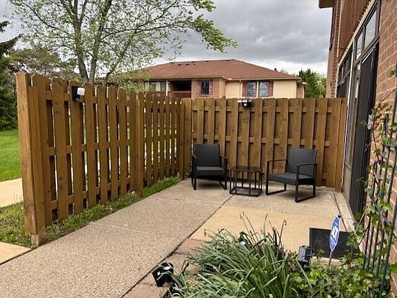5th image of 19255 Surrey Ln