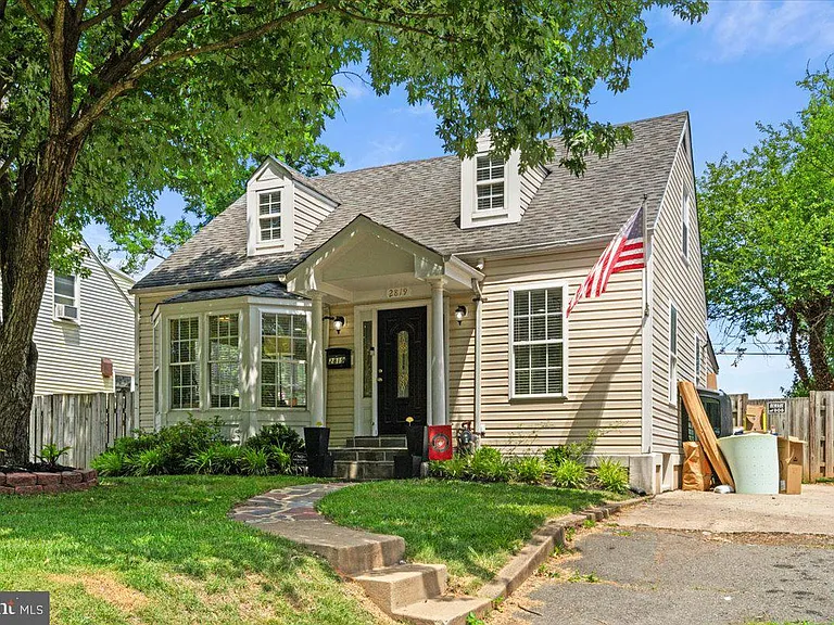 2819 Summerfield Rd — Photo 1