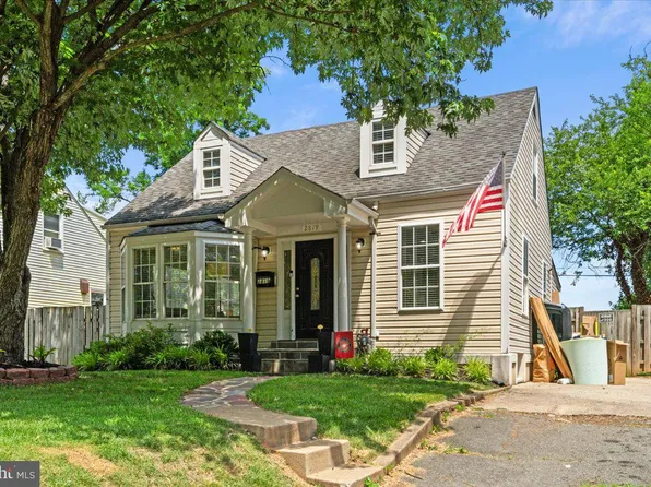 2819 Summerfield Rd, Falls Church, VA 22042