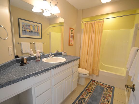 3rd image of 216 Hunters Glen Ln