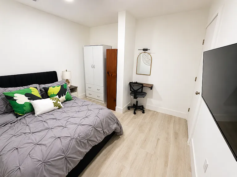 NW 14th Ave — Photo 2