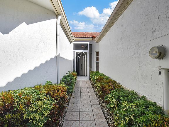 3rd image of 6061 Lake Hibiscus Drive