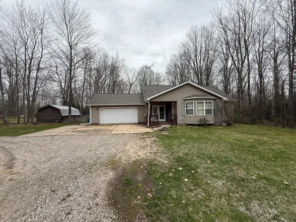 9906 E Houghton Lake Dr, Houghton Lake, MI 48629