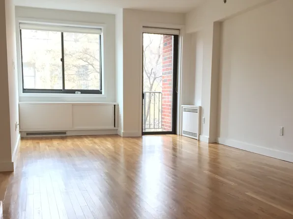 101 West 15th Street image 1 of 8