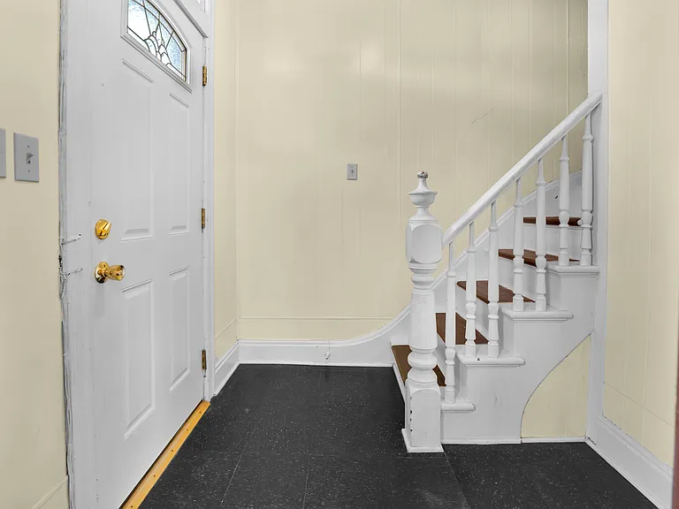 185 Ford Ave #1 — Photo 2