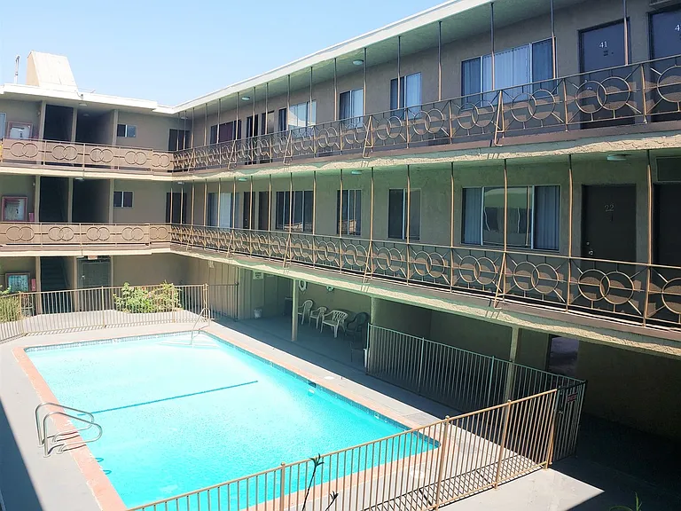 9139 - Jade Apts — Photo 32