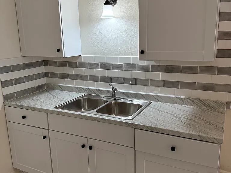628 E Elk Ave #101 — Photo 7
