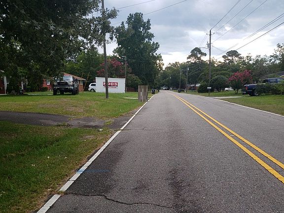 4th image of 1022 Sandalwood Dr