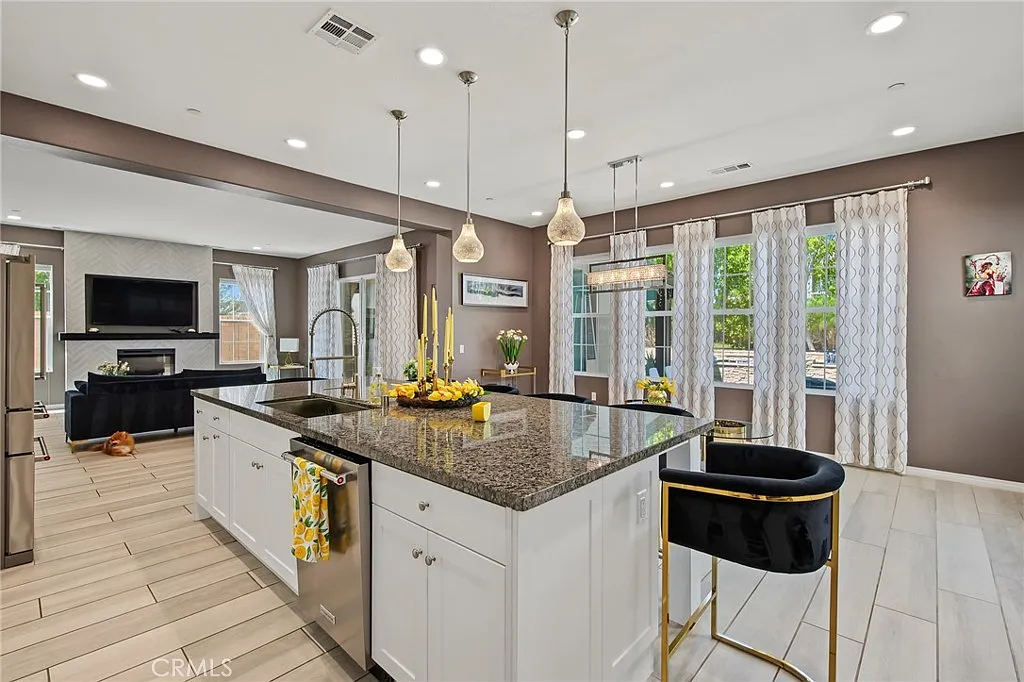 4 bed, 3891 sqft, $6,800 — Photo 3