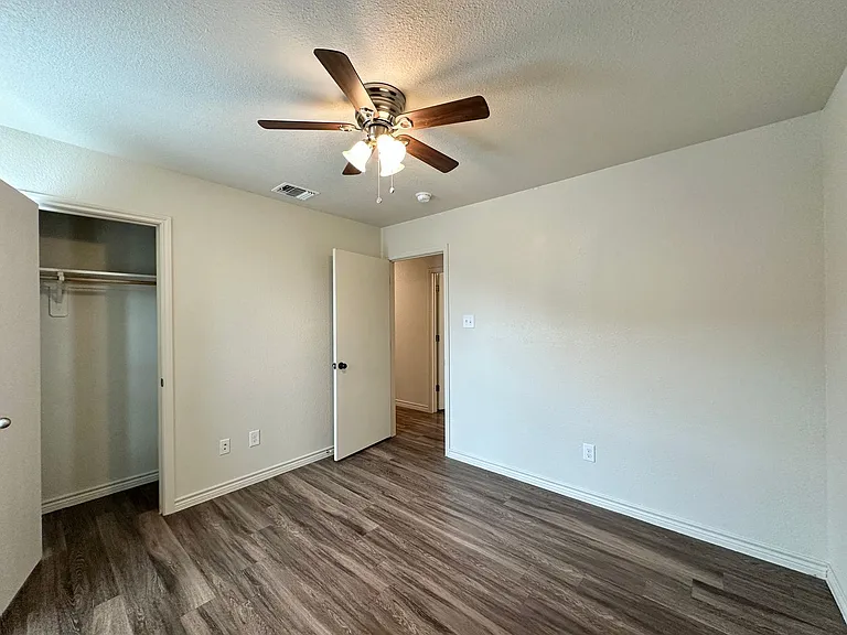 906 Childress Dr — Photo 23