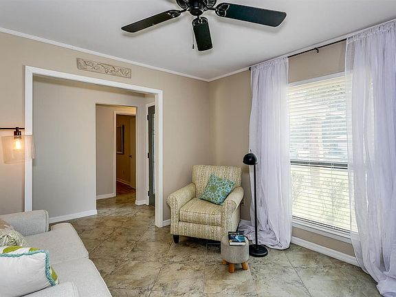 5th image of 2782 Great Oaks Ln