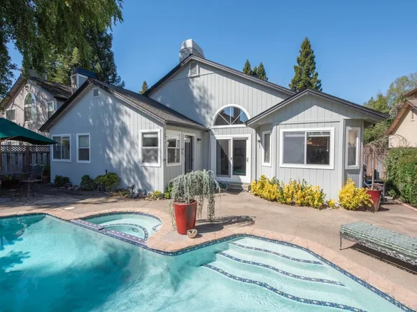 5092 Deerwood Drive, Santa Rosa, CA 95403