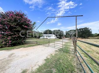 105 Wood River Rd, Millsap, TX 76066