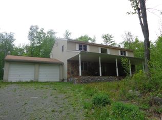 22 Derby Dr, Newfoundland, PA 18445