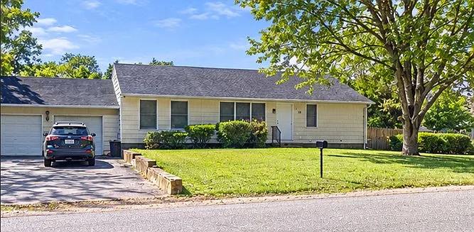16 Essex Cir