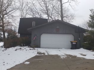 934 E Eagle Lake Dr, Kalamazoo, MI 49009