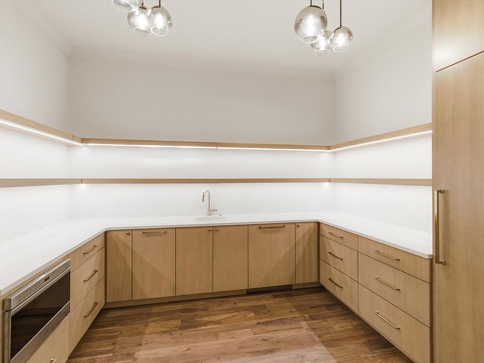 19th image of 818 Brentview Dr
