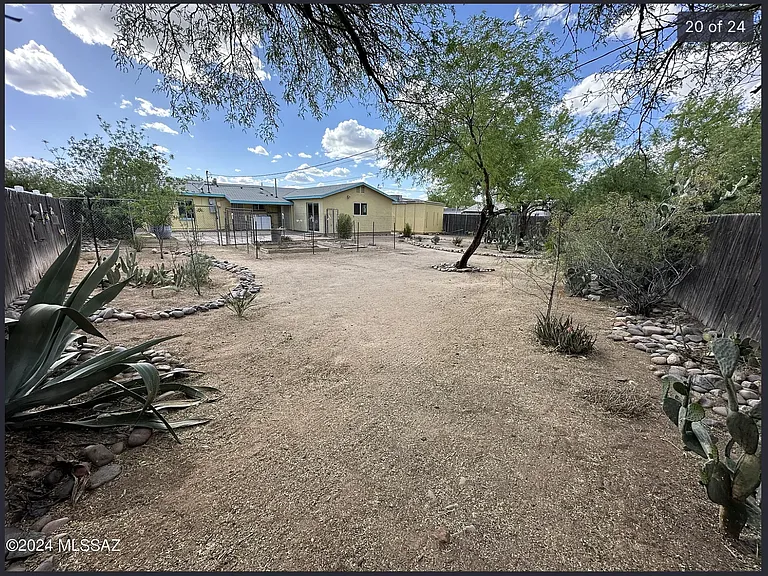 1025 S Van Buren Ave — Photo 16