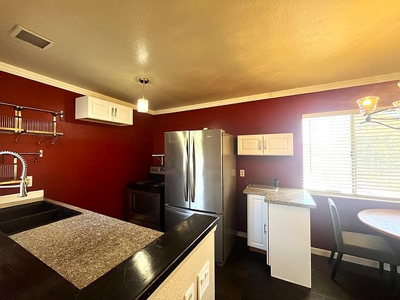 3rd image of 3719 Oak Creek Dr APT F