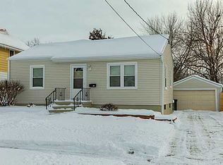 1229 E Oak Park Ave, Des Moines, IA 50316
