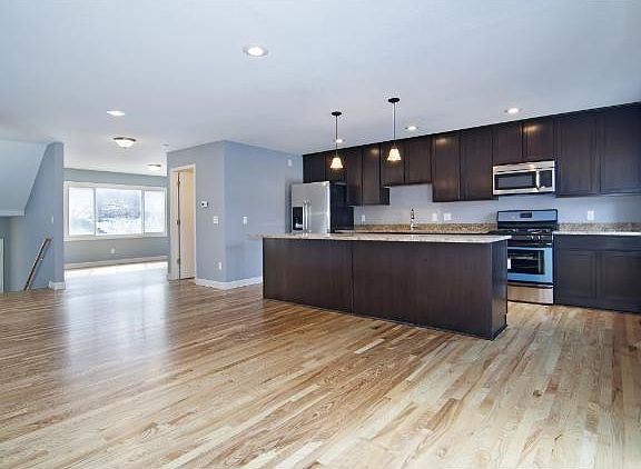 3rd image of 406 Pondridge Cir #406