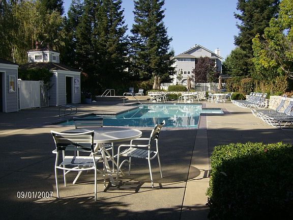 Common swimming pool and spa