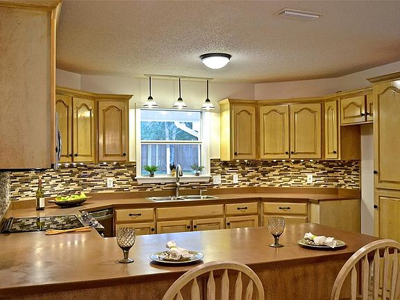 5th image of 877 Oak Lake Dr