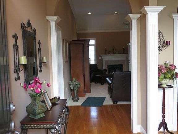 2nd image of 221 Juniper Dr