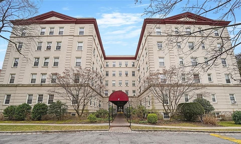 1st image of 4 Park Ln APT 1B