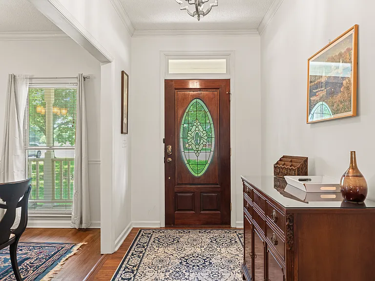 107 Ivywood Rd — Photo 2