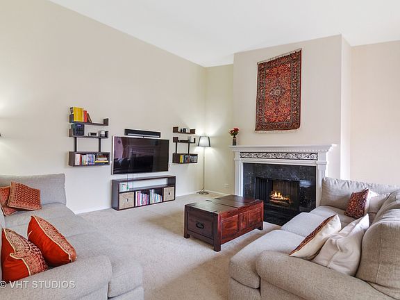 3rd image of 19W273 Williamsburg Ct #0