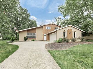 32990 Cromwell Dr, Solon, OH 44139