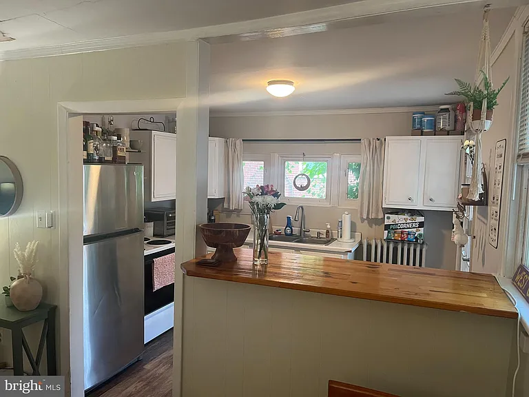 208 W Union St — Photo 5