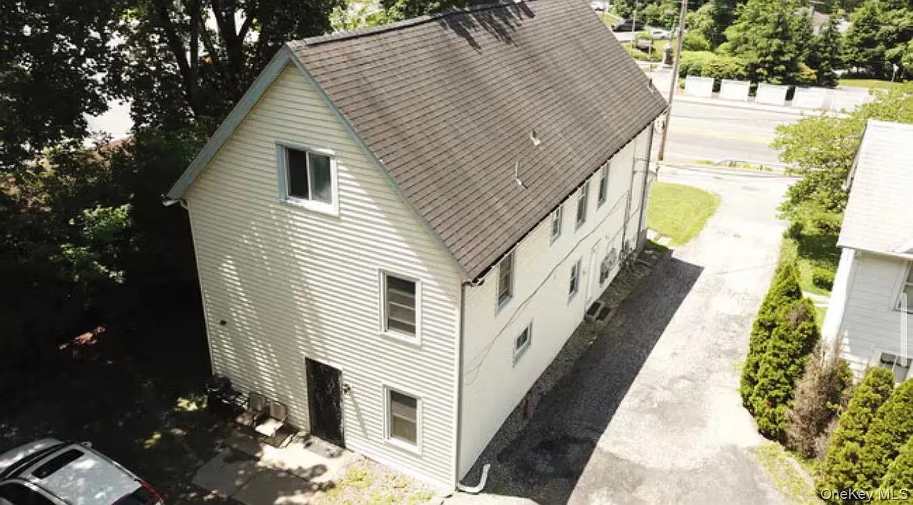 2 bed, 1.0 bath, 2802 sqft, $2,300 — Photo 3