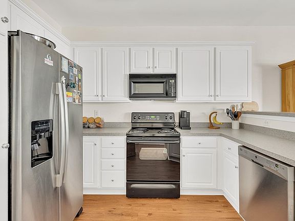 4th image of 105 Pin Oak Ct