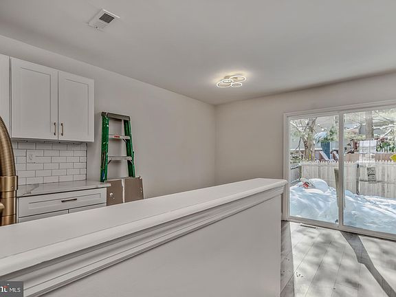 3rd image of 24 Mill Stream Rd