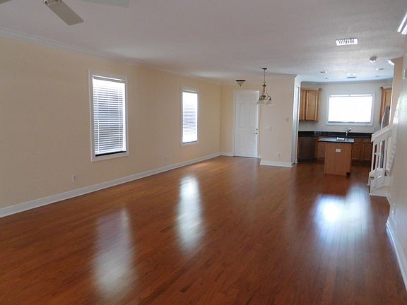 3rd image of 2029 SE Avon Park Dr