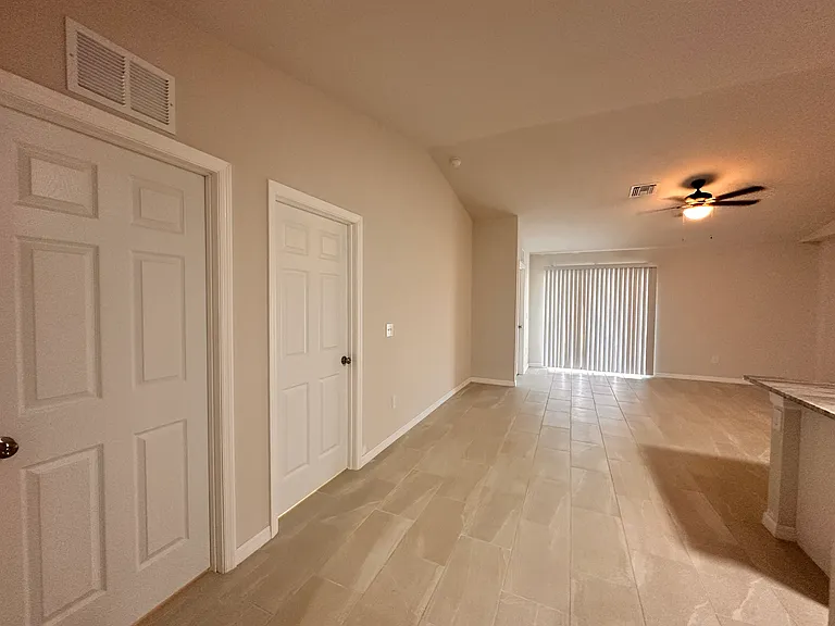 1421 NE 8th Pl — Photo 11