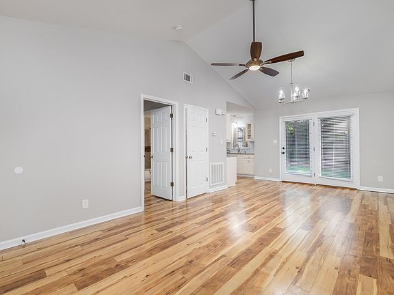 4th image of 601 Gatehouse Ln
