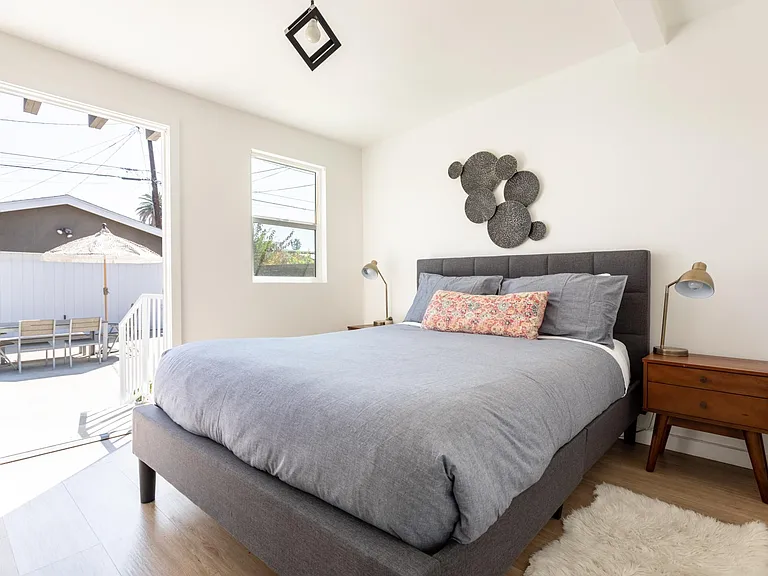 2918 S Harcourt Ave — Photo 14