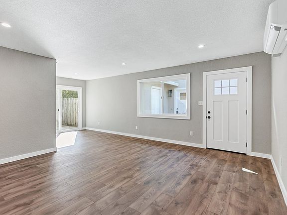4th image of 314 S Minahen St #314