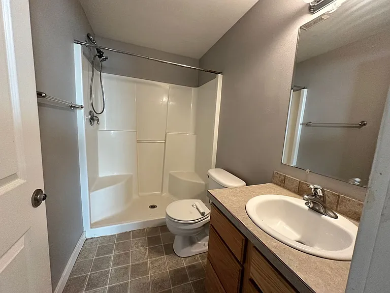 884 Trinity St NE — Photo 9