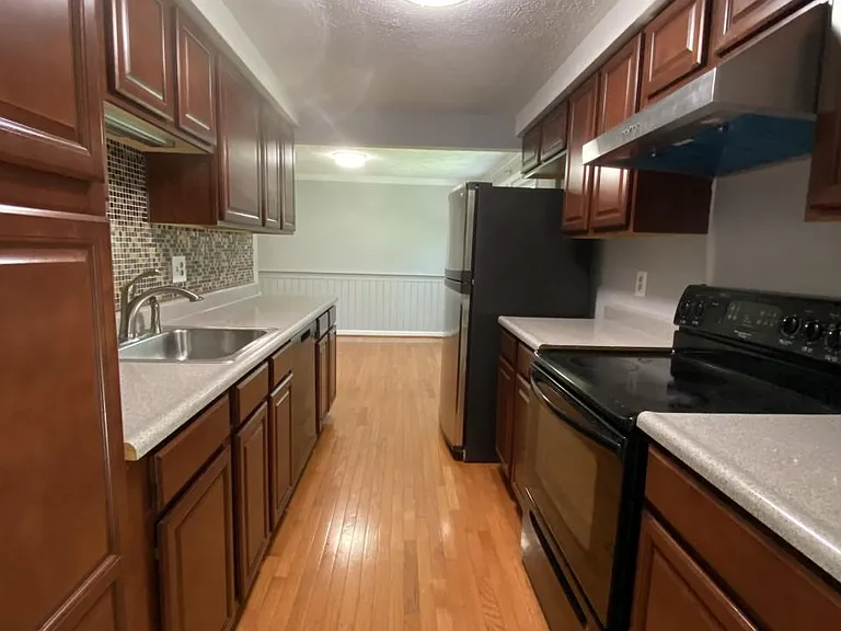 8513 Woodfall Rd — Photo 9