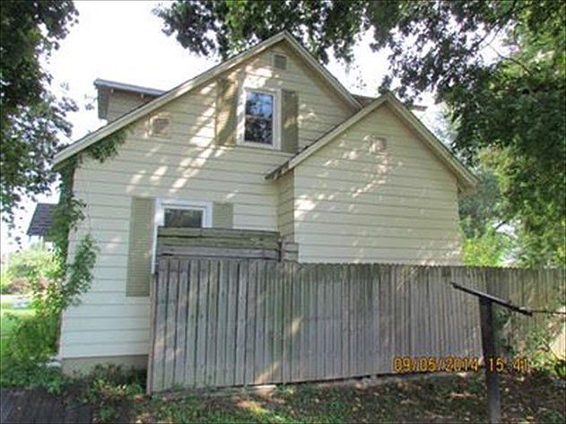2nd image of 210 W 9th St