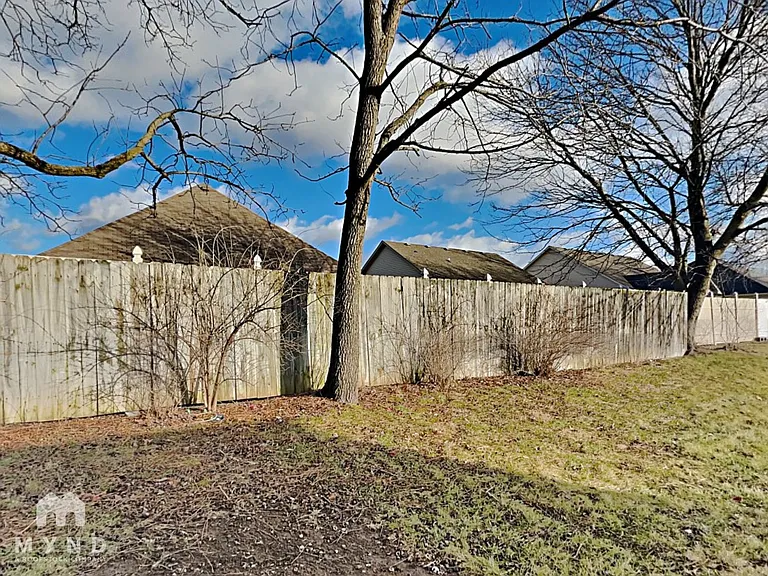 1698 Prairieview Ln — Photo 32