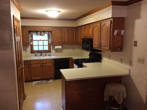 3rd image of 2405 Whispering Hills Dr