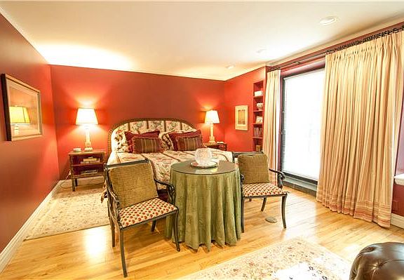 3rd image of 126 E 16th St APT 1A