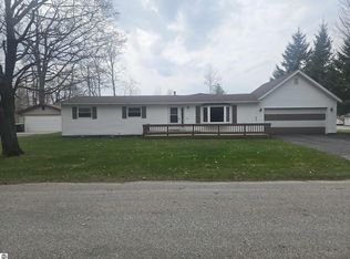 707 Sawyer St, East Tawas, MI 48730