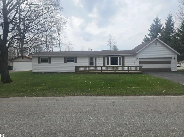 707 Sawyer St, East Tawas, MI 48730