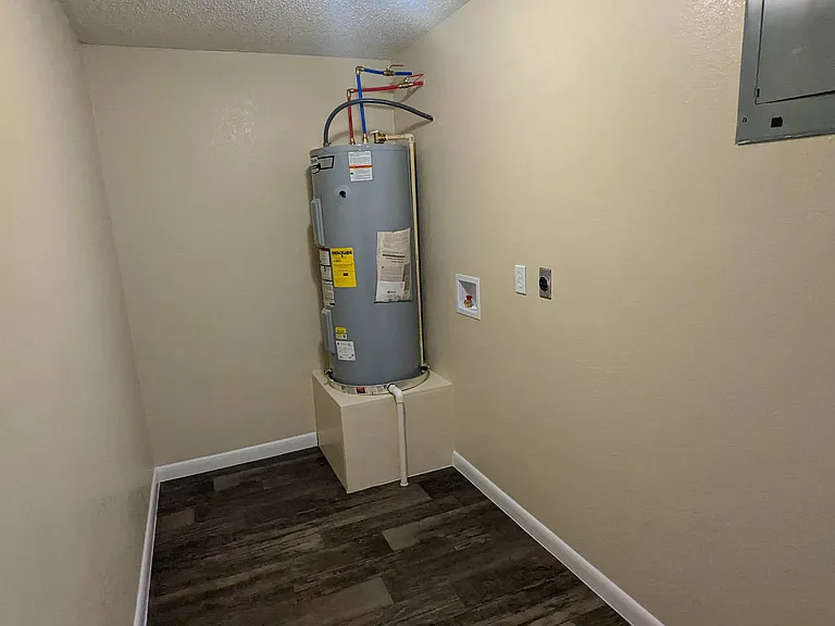 Meadowdale Apartments — Photo 9